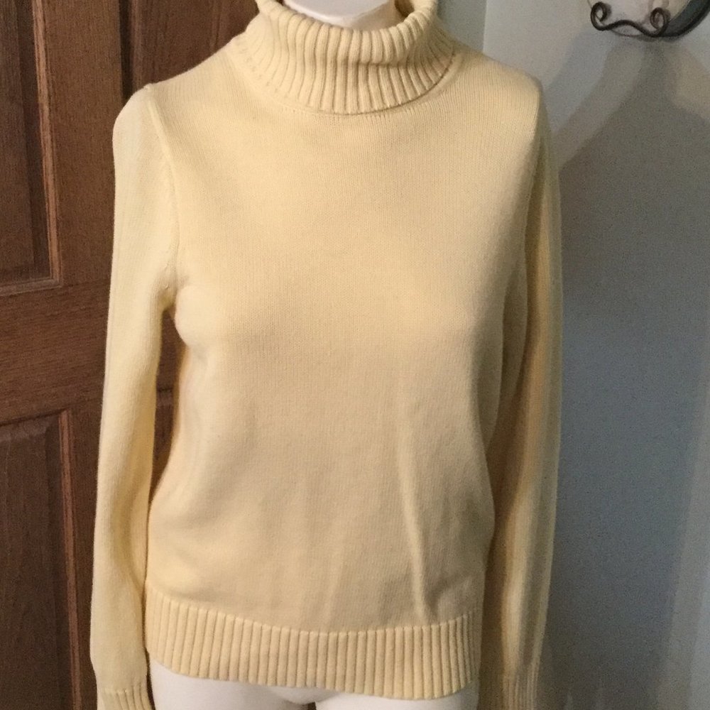 Like new yellow sweater